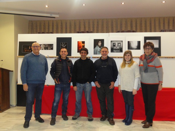 Ciro Palmer, Lalo Martínez, Natxo Francés, José Nuño, Carmen Gregori i María José Martí, junto a las obras premiadas